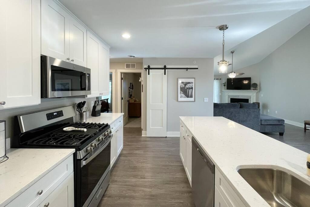 New Beautiful 3 Bedroom Condo In Bettendorf Exteriör bild