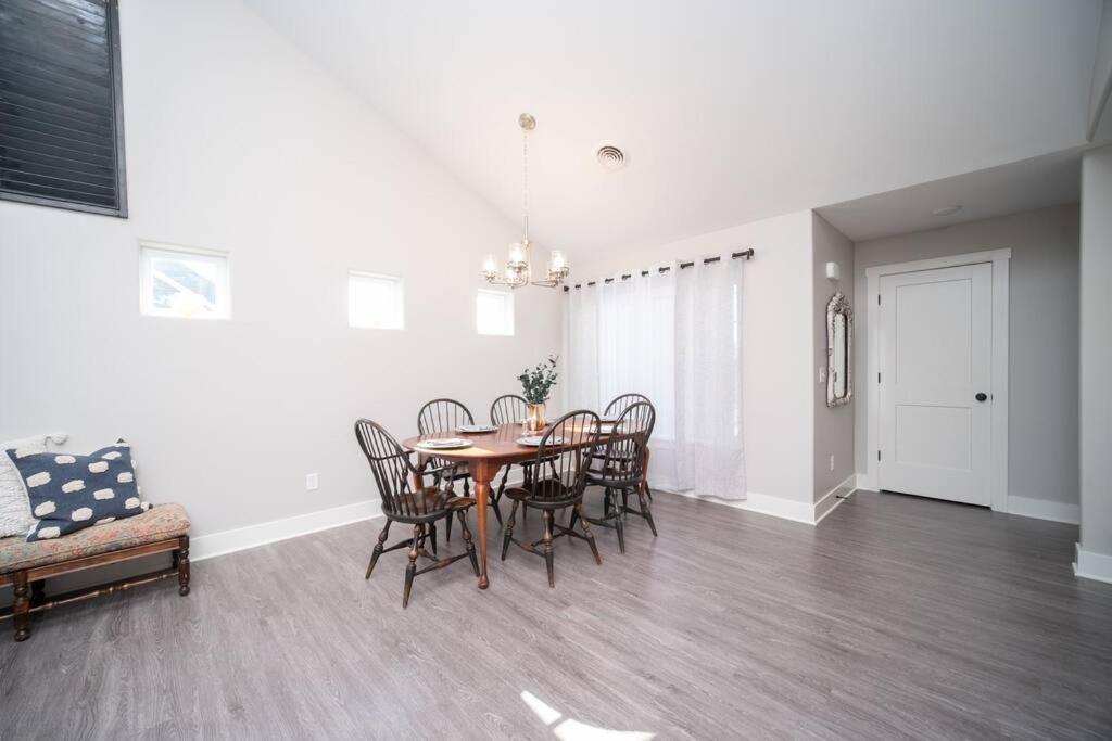 New Beautiful 3 Bedroom Condo In Bettendorf Exteriör bild